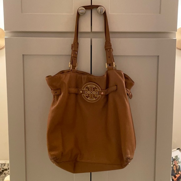 Tory Burch Handbags - Tory Burch Tan Shoulder Bag